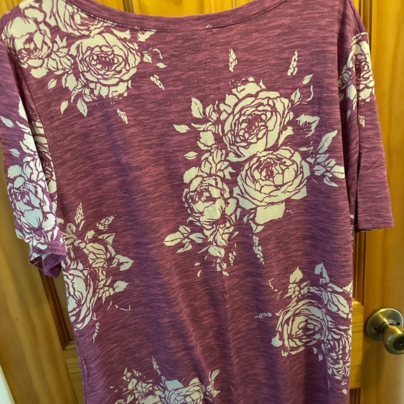 LulaRoe Iris Tee - Picture 5 of 5